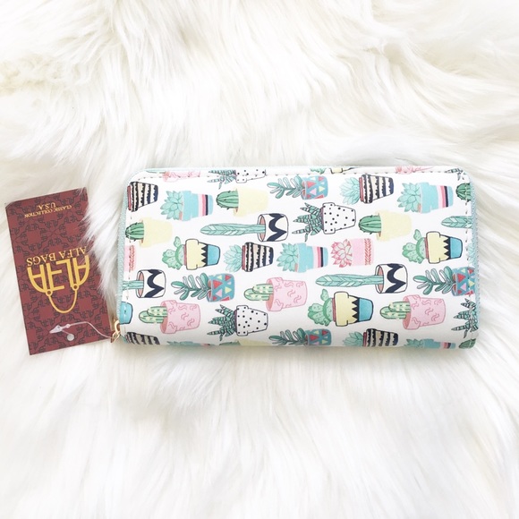 Handbags - 💕LAST ONE💕🌵Succulents Print Single Zip Wallet